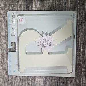 Baby Boom wooden decor letters. Letter R